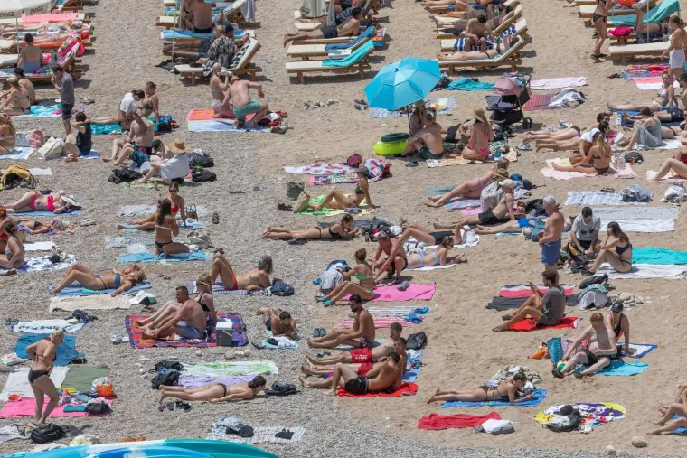 Neki rade, drugi odmaraju, ali svi gore na suncu: Pogledajte kako se Hrvatska topi na početku ljeta