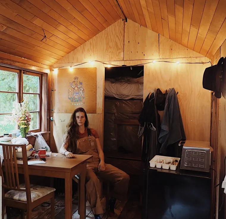 Od isluženog i trulog kamiona stvorila je golim rukama nevjerojatan dom: Izgleda kao iz bajke