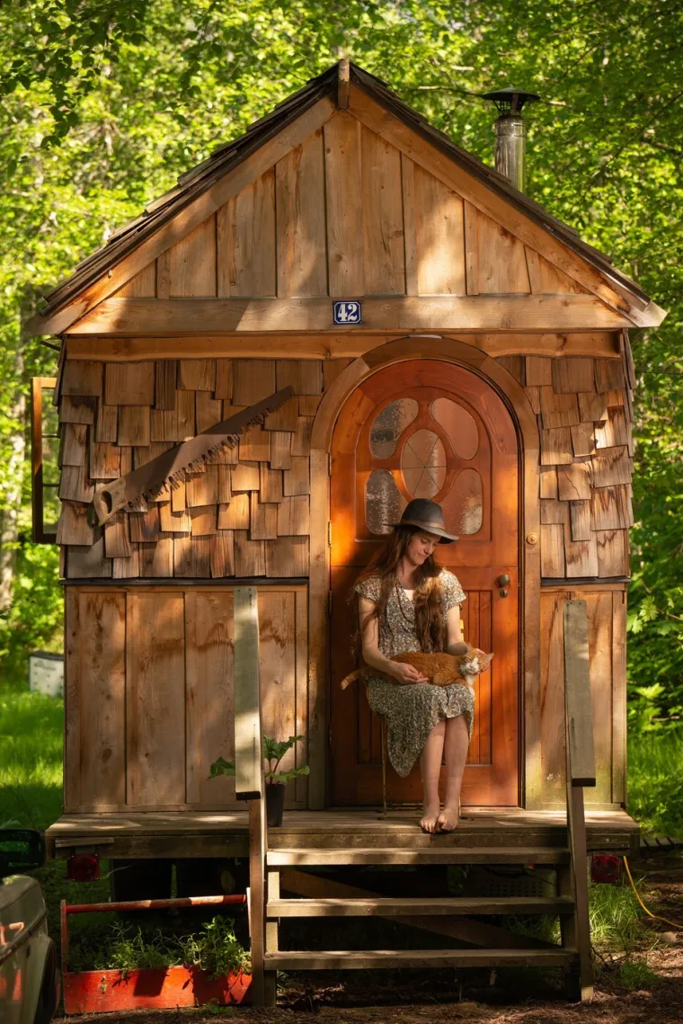 Od isluženog i trulog kamiona stvorila je golim rukama nevjerojatan dom: Izgleda kao iz bajke