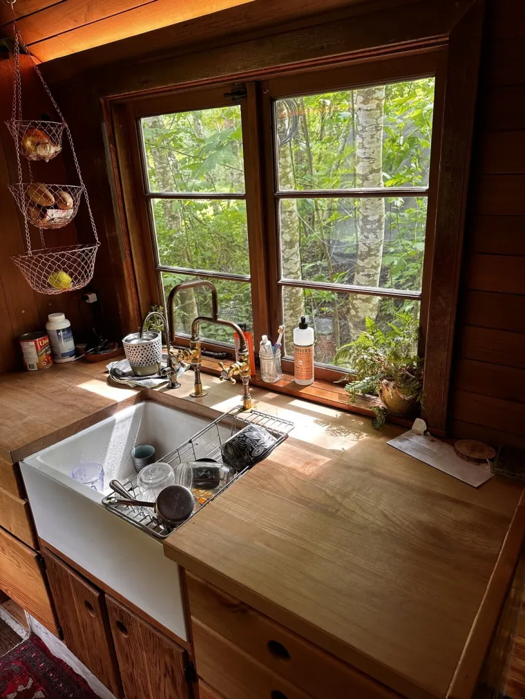 Od isluženog i trulog kamiona stvorila je golim rukama nevjerojatan dom: Izgleda kao iz bajke