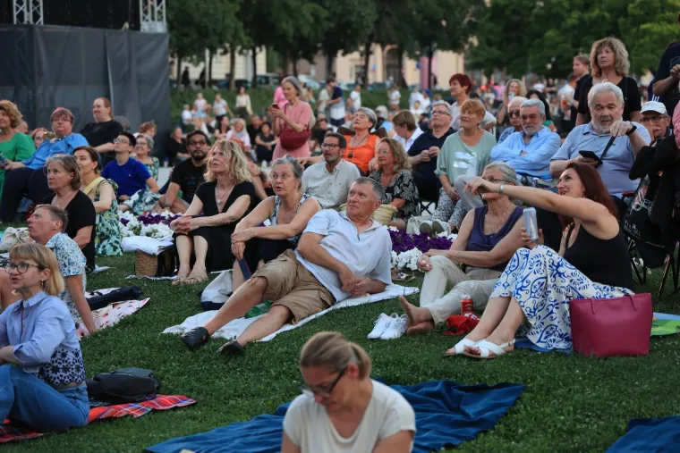 Pogledajte koliko ljudi se okupilo na Tomislavcu! Očito su Zagrepčani željni ovoga