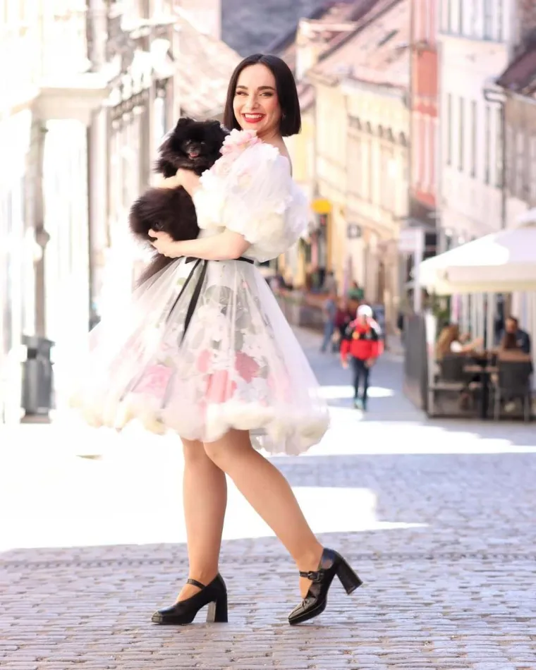 Recitirala cajke, kandidirala se za parlament, a Hrvatsku osvojila nezaboravnim modnim izdanjima