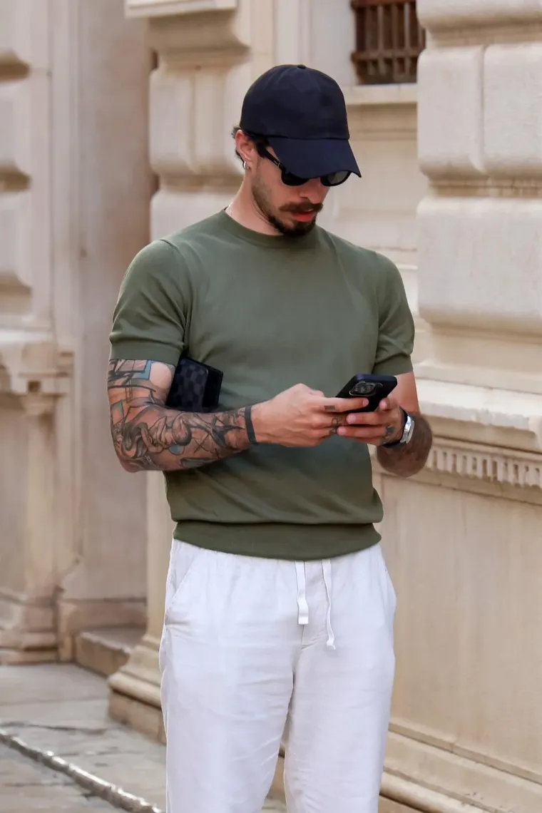 Šime Vrsaljko ima stila: Paparazzi ga snimili na zadarskim ulicama tijekom blagdana