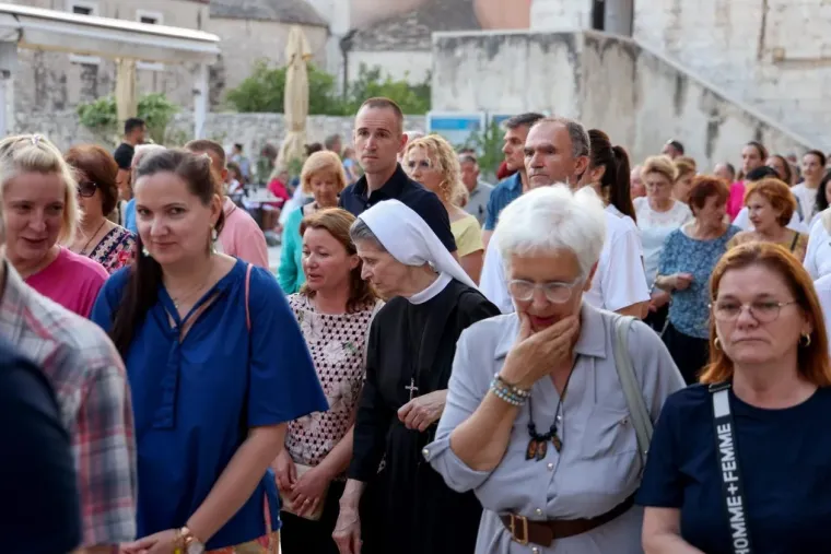 Šime Vrsaljko ima stila: Paparazzi ga snimili na zadarskim ulicama tijekom blagdana