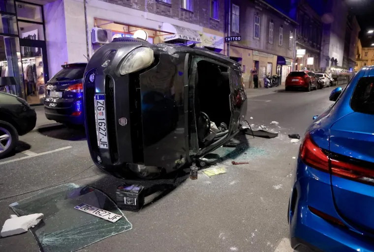 Strava u centru Zagreba: Zabio se u pet vozila, iz automobila mu ispala boca alkohola?