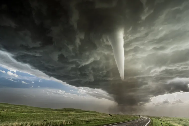 Snimljen monstruozni tornado: Zapanjujući prizori tjeraju strah u kosti