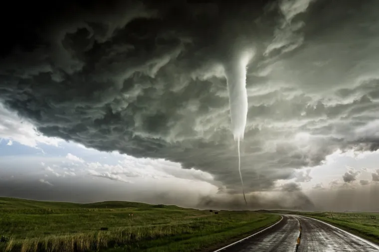 Snimljen monstruozni tornado: Zapanjujući prizori tjeraju strah u kosti