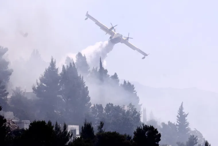 Spaljene životinje i auti, kuće u plamenu, prah i pepeo: Pogledajte kakvu je pustinju ostavio požar