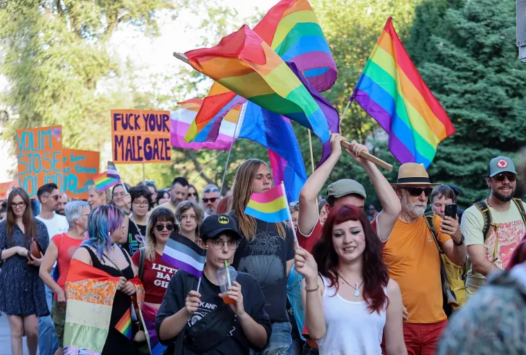 Pride u Splitu povezao je ljude na novoj razini: Šetali su zagrljeni, zaljubljeni i sretni