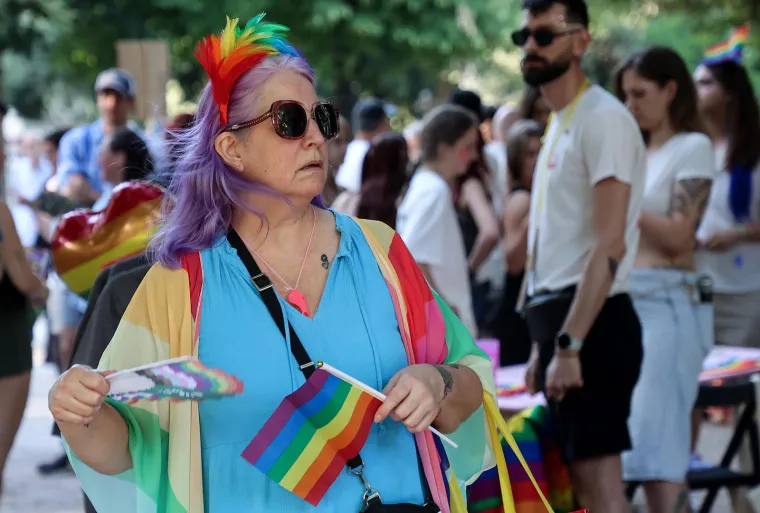 Pride u Splitu povezao je ljude na novoj razini: Šetali su zagrljeni, zaljubljeni i sretni