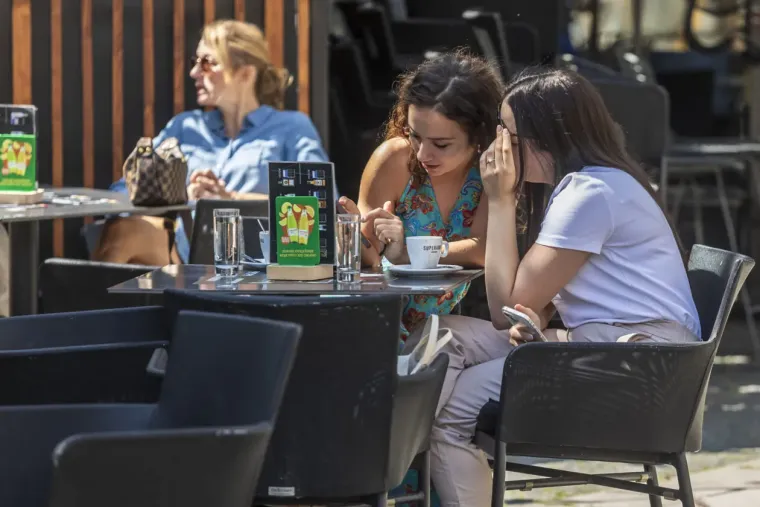 Slavonke zaraznim osmijesima zapele oku kamere