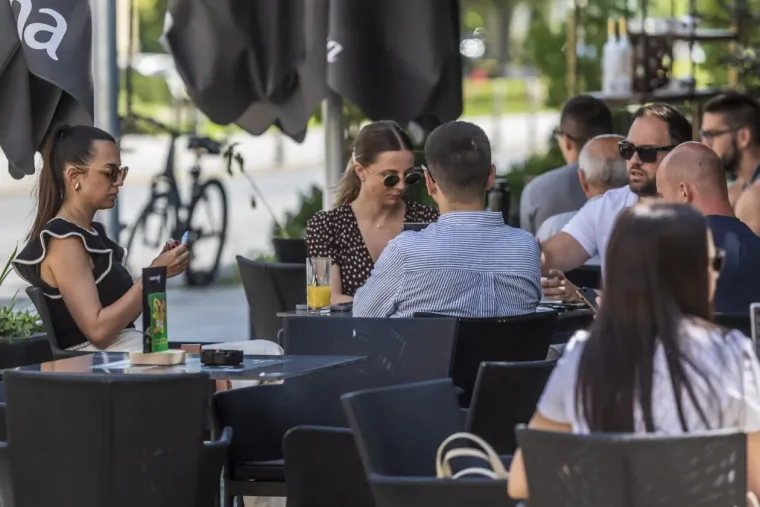 Slavonke zaraznim osmijesima zapele oku kamere