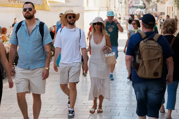 Dame zapalile špicu u Zadru: Kratka odjeća i savršene linije