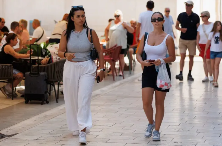 Dame zapalile &scaron;picu u Zadru: Kratka odjeća i savr&scaron;ene linije