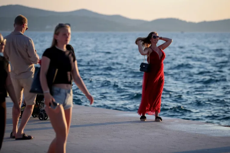 Svi su gledali u nju: Sirena na zadarskoj rivi plijenila poglede