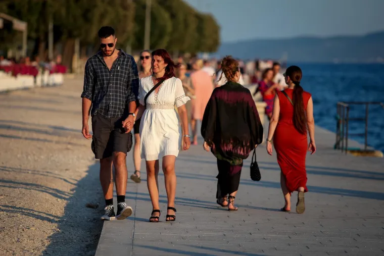 Svi su gledali u nju: Sirena na zadarskoj rivi plijenila poglede