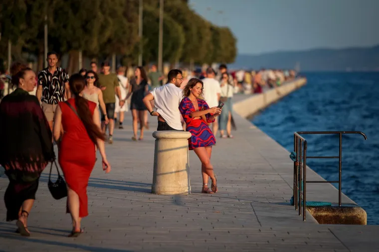 Svi su gledali u nju: Sirena na zadarskoj rivi plijenila poglede