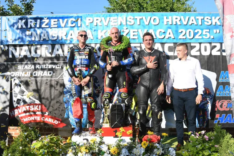 Čuli su se kao gromovi, a tri mlade dame plijenile su pažnju