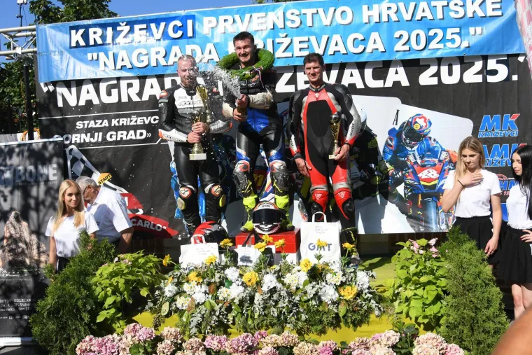 Čuli su se kao gromovi, a tri mlade dame plijenile su pažnju