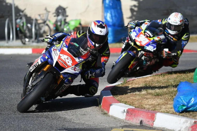 Čuli su se kao gromovi, a tri mlade dame plijenile su pažnju