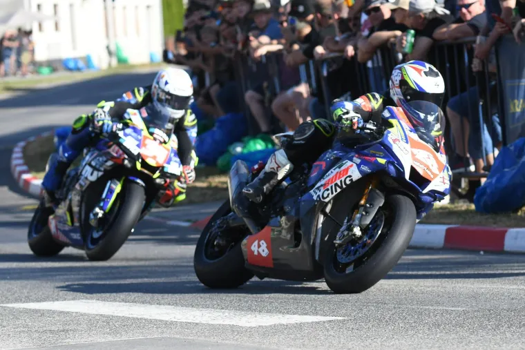 Čuli su se kao gromovi, a tri mlade dame plijenile su pažnju