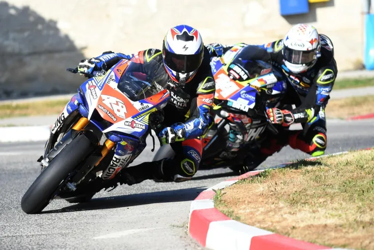 Čuli su se kao gromovi, a tri mlade dame plijenile su pažnju