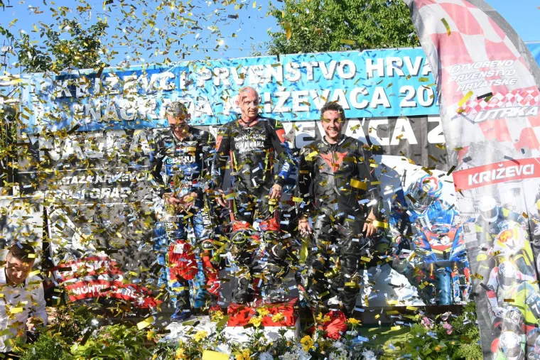 Čuli su se kao gromovi, a tri mlade dame plijenile su pažnju