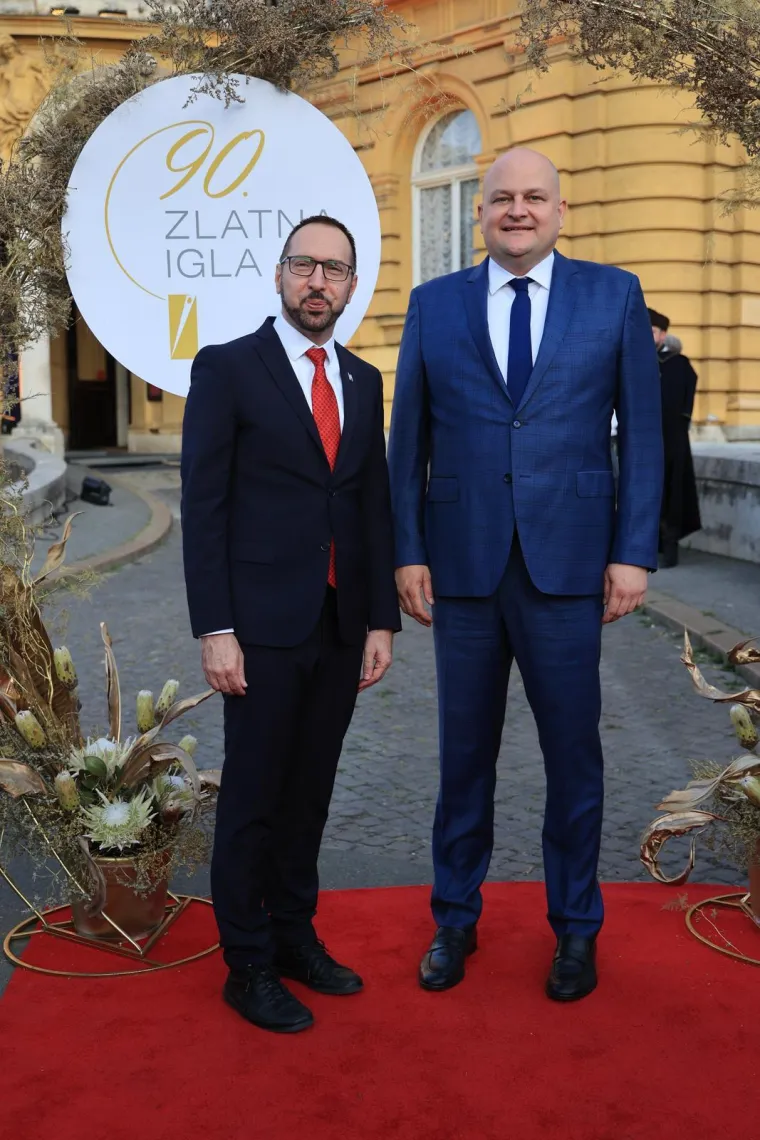 Mala crna haljina bila je dovoljna da Blanka Mateša ukrade svu pažnju na 90. Zlatnoj igli