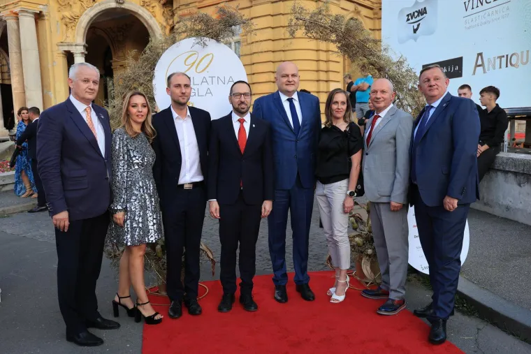 Mala crna haljina bila je dovoljna da Blanka Mate&scaron;a ukrade svu pažnju na 90. Zlatnoj igli