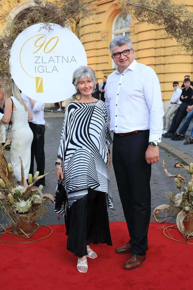 Mala crna haljina bila je dovoljna da Blanka Mate&scaron;a ukrade svu pažnju na 90. Zlatnoj igli