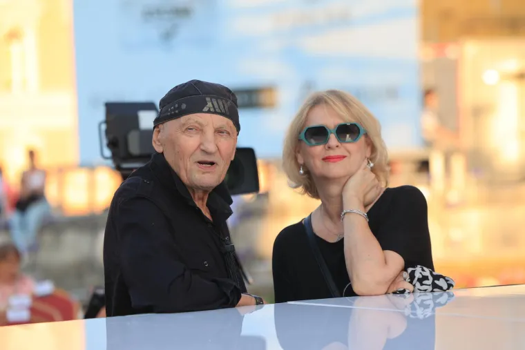 Mala crna haljina bila je dovoljna da Blanka Mate&scaron;a ukrade svu pažnju na 90. Zlatnoj igli