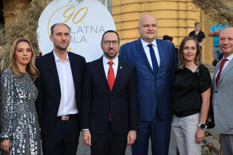 Mala crna haljina bila je dovoljna da Blanka Mate&scaron;a ukrade svu pažnju na 90. Zlatnoj igli