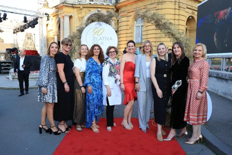 Mala crna haljina bila je dovoljna da Blanka Mate&scaron;a ukrade svu pažnju na 90. Zlatnoj igli