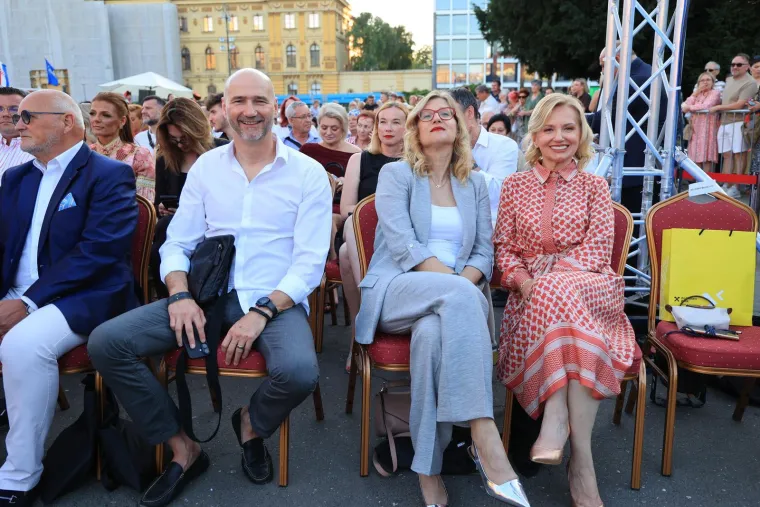 Mala crna haljina bila je dovoljna da Blanka Mate&scaron;a ukrade svu pažnju na 90. Zlatnoj igli