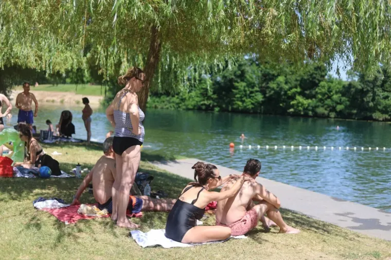 Četiri dame uživale u ljetnim radostima: Dobrim raspoloženjem osvojile sve poglede prisutnih