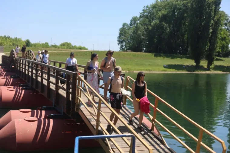 Četiri dame uživale u ljetnim radostima: Dobrim raspoloženjem osvojile sve poglede prisutnih