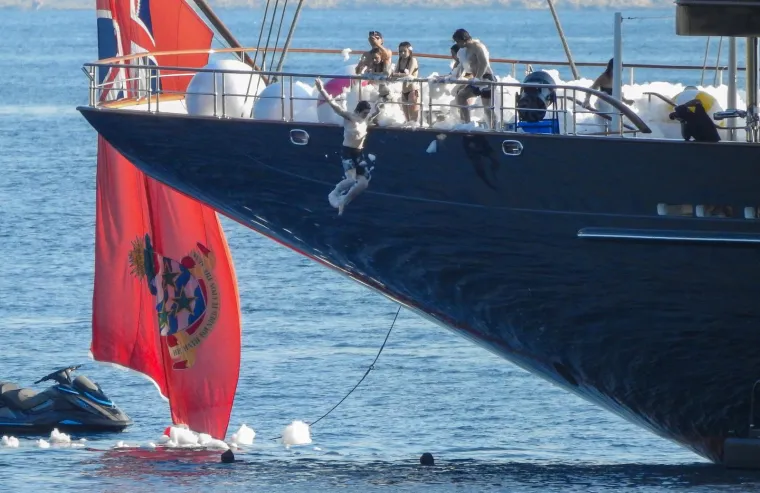 Ovako to rade milijarderi: Jeff Bezos organizirao pjena party kod Cresa, zabavi nije bilo kraja