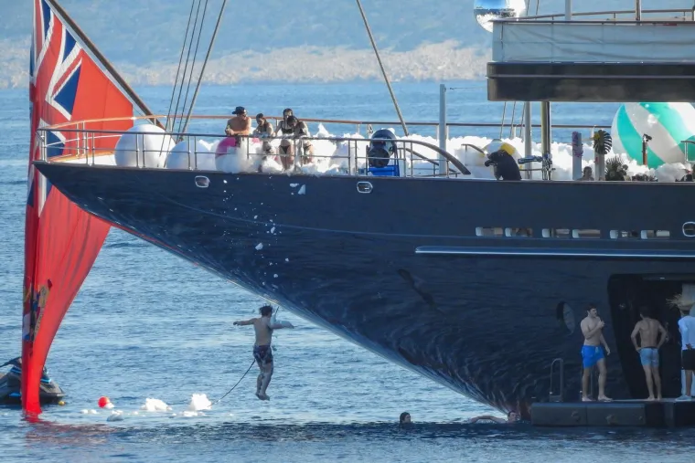 Ovako to rade milijarderi: Jeff Bezos organizirao pjena party kod Cresa, zabavi nije bilo kraja