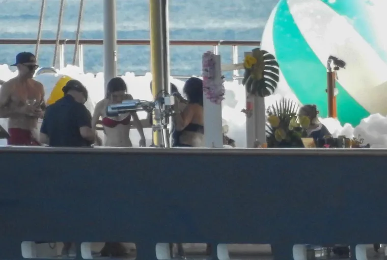 Ovako to rade milijarderi: Jeff Bezos organizirao pjena party kod Cresa, zabavi nije bilo kraja