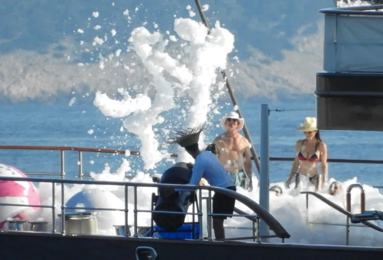 Ovako to rade milijarderi: Jeff Bezos organizirao pjena party kod Cresa, zabavi nije bilo kraja