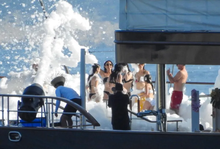 Ovako to rade milijarderi: Jeff Bezos organizirao pjena party kod Cresa, zabavi nije bilo kraja