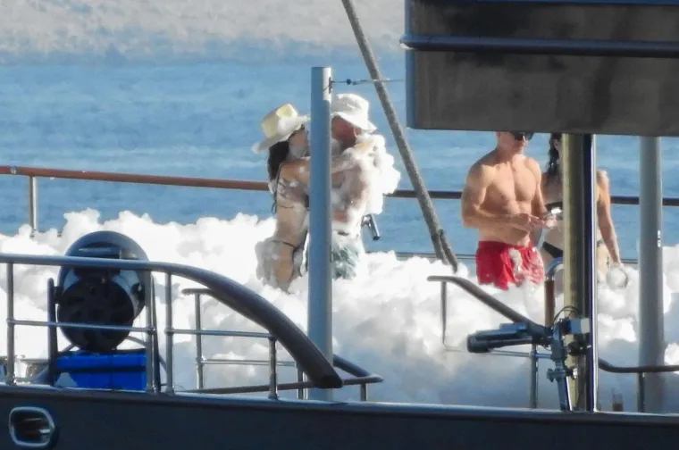 Ovako to rade milijarderi: Jeff Bezos organizirao pjena party kod Cresa, zabavi nije bilo kraja