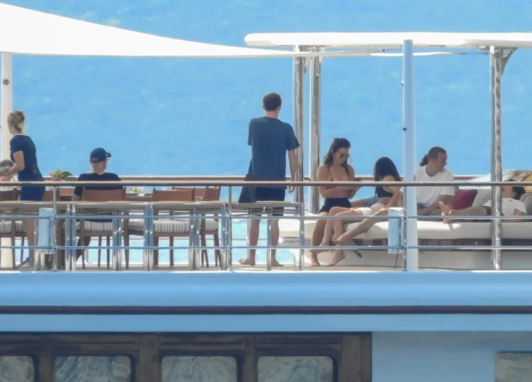 Ovako to rade milijarderi: Jeff Bezos organizirao pjena party kod Cresa, zabavi nije bilo kraja