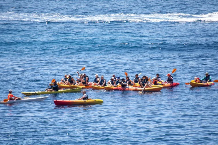 U Zagrebu se vozači dostave 'prže' u zimskim jaknama, a na Jadranu svi u kupaćim kostimima