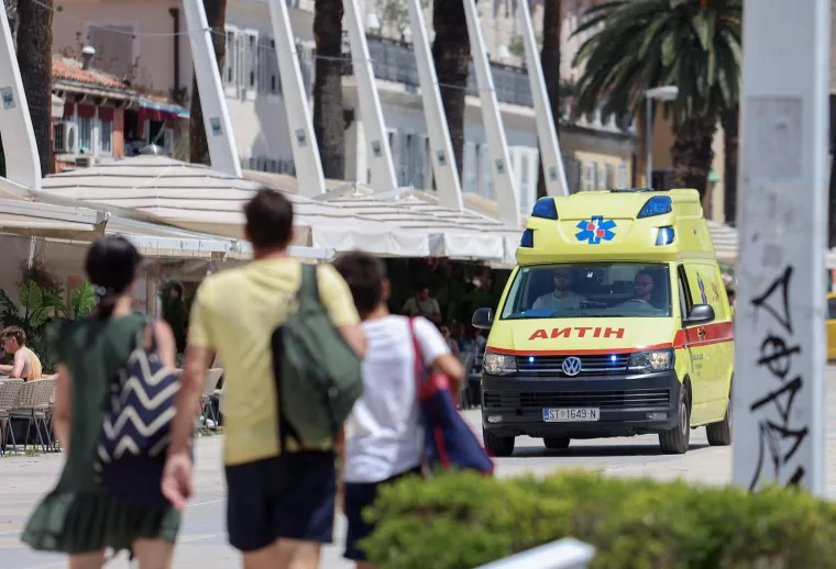 U Zagrebu se vozači dostave 'prže' u zimskim jaknama, a na Jadranu svi u kupaćim kostimima