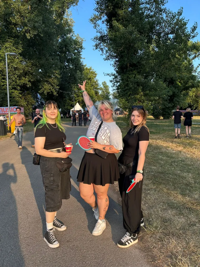 Pravo ludilo na INmusic festivalu! Od otkačenih frizura do &scaron;arenih outfita, pogledajte atmosferu