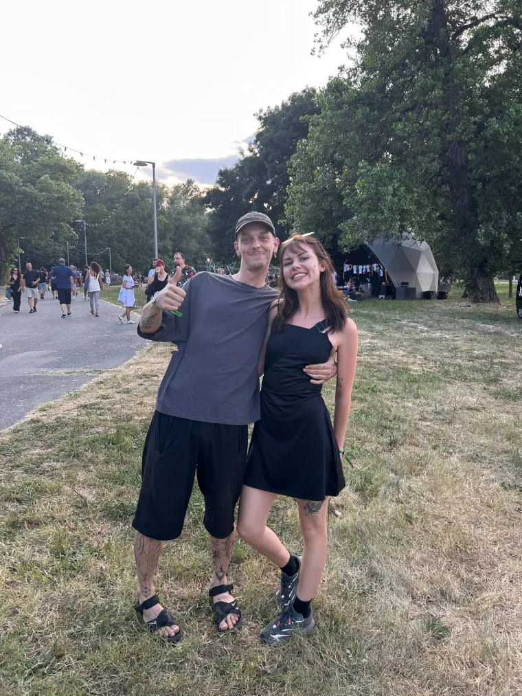 Pravo ludilo na INmusic festivalu! Od otkačenih frizura do &scaron;arenih outfita, pogledajte atmosferu