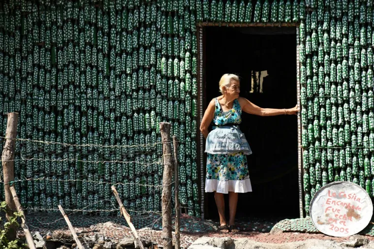 Baku Mariju siromaštvo natjeralo da sama napravi kuću, nevjerojatno je kako se snašla