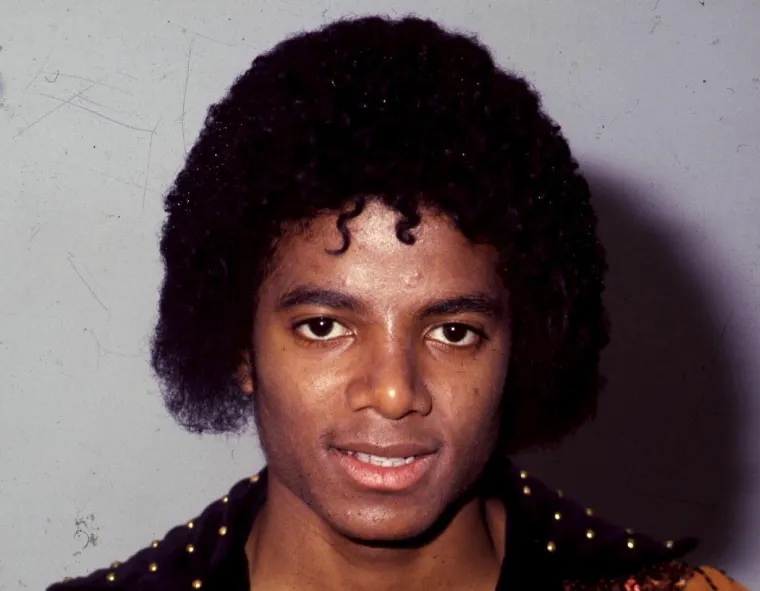 Od zlostavljanog djeteta do kralja popa! Znate li kako je Michael Jackson izgledao prije operacija?