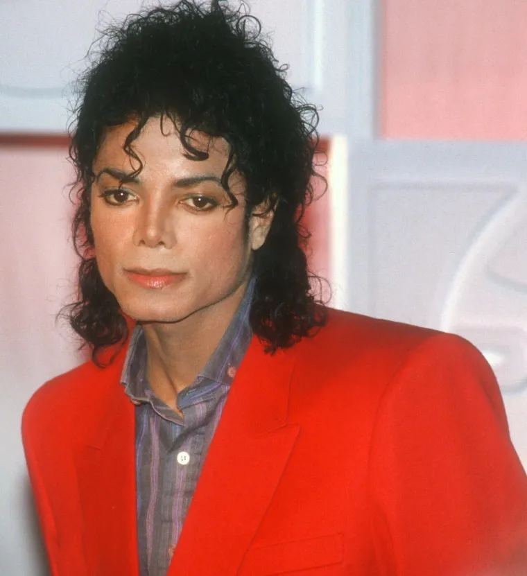 Od zlostavljanog djeteta do kralja popa! Znate li kako je Michael Jackson izgledao prije operacija?